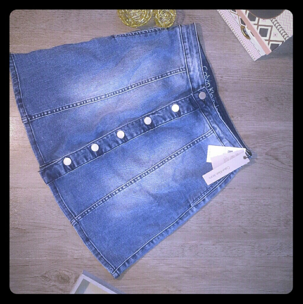 Adorable denim calvin klein mini skirt...